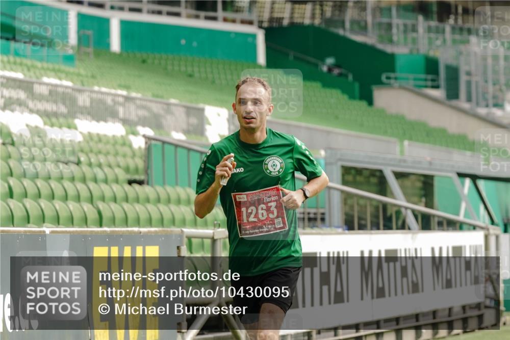 13.09.2026 - 21. swb-Marathon Bremen Michael Burmester http://msf.ph/oto/10430095 13.09.2026 12:16:30 Laufen im Stadion 1028, 1190, 1192, 1263, 1670, 1766, 1997, 317, 443, 796, 1149 meine-sportfotos.de