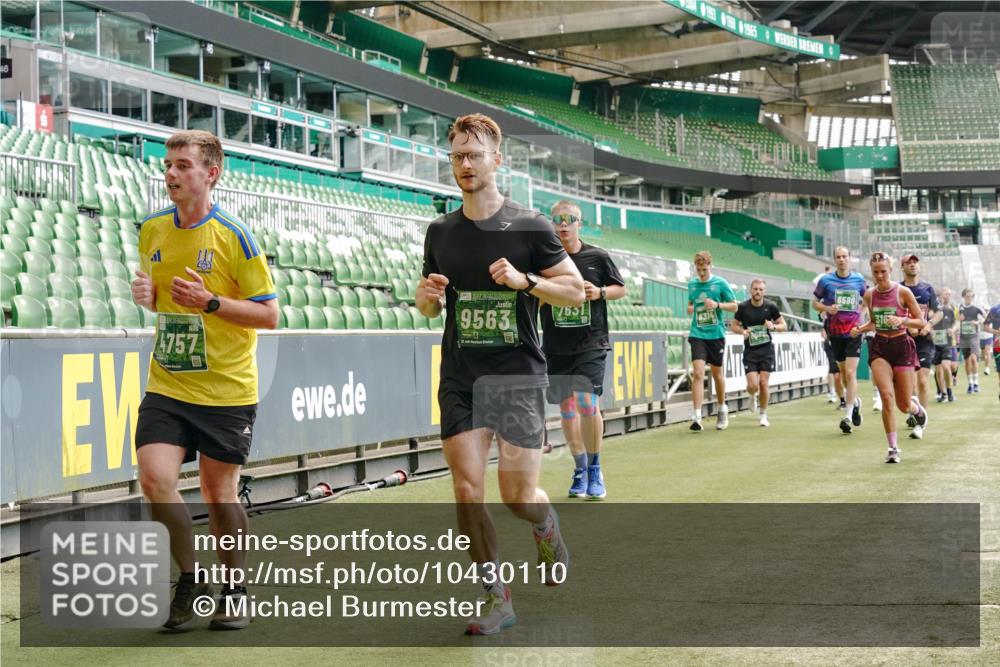 13.09.2026 - 21. swb-Marathon Bremen Michael Burmester http://msf.ph/oto/10430110 13.09.2026 13:03:42 Laufen im Stadion 209, 210, 488, 534, 596, 725, 762, 881, 936, 940, 1014, 1343, 1458, 1460, 1479, 1611, 1649, 1653, 1771, 2223, 2276, 2364, 2369, 2421, 2434, 2513, 2625, 2668, 2779, 2851, 2872, 2891, 2900, 2934, 2977, 3028, 3114, 3135, 3258, 3360, 3402, 3425, 3454, 3460, 3496, 3510, 3521, 3576, 3579, 3585, 3597, 3603, 3618, 3721, 3796, 3846, 3852, 3859, 3893, 3909, 3938, 3970, 3983, 4000, 4077, 4133, 4506, 4558, 242 meine-sportfotos.de