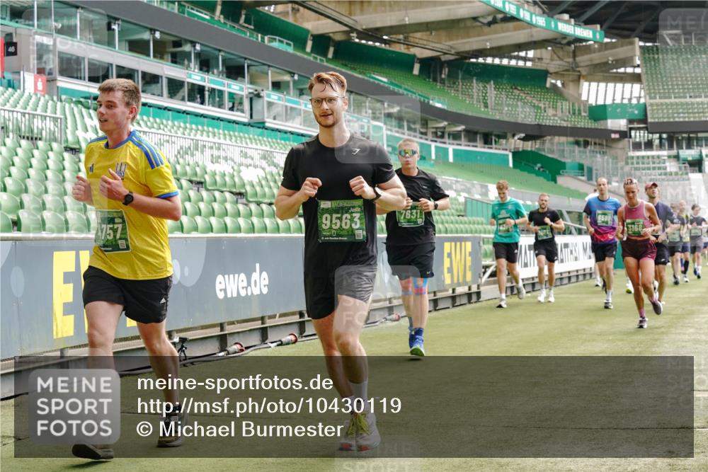 13.09.2026 - 21. swb-Marathon Bremen Michael Burmester http://msf.ph/oto/10430119 13.09.2026 13:03:42 Laufen im Stadion 209, 210, 488, 534, 596, 725, 762, 881, 936, 940, 1014, 1343, 1458, 1460, 1479, 1611, 1649, 1653, 1771, 2223, 2276, 2364, 2369, 2421, 2434, 2513, 2625, 2668, 2779, 2851, 2872, 2891, 2900, 2934, 2977, 3028, 3114, 3135, 3258, 3360, 3402, 3425, 3454, 3460, 3496, 3510, 3521, 3576, 3579, 3585, 3597, 3603, 3618, 3721, 3796, 3846, 3852, 3859, 3893, 3909, 3938, 3970, 3983, 4000, 4077, 4133, 4506, 4558, 242 meine-sportfotos.de