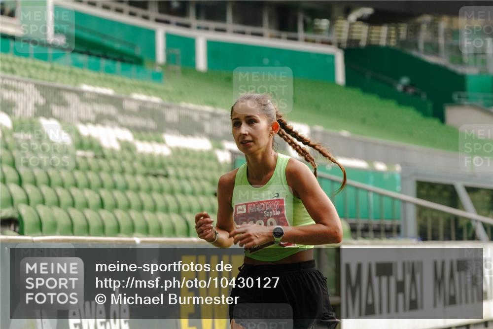 13.09.2026 - 21. swb-Marathon Bremen Michael Burmester http://msf.ph/oto/10430127 13.09.2026 12:16:34 Laufen im Stadion 1028, 1190, 1192, 1263, 1670, 1766, 1997, 317, 443, 796, 1149 meine-sportfotos.de