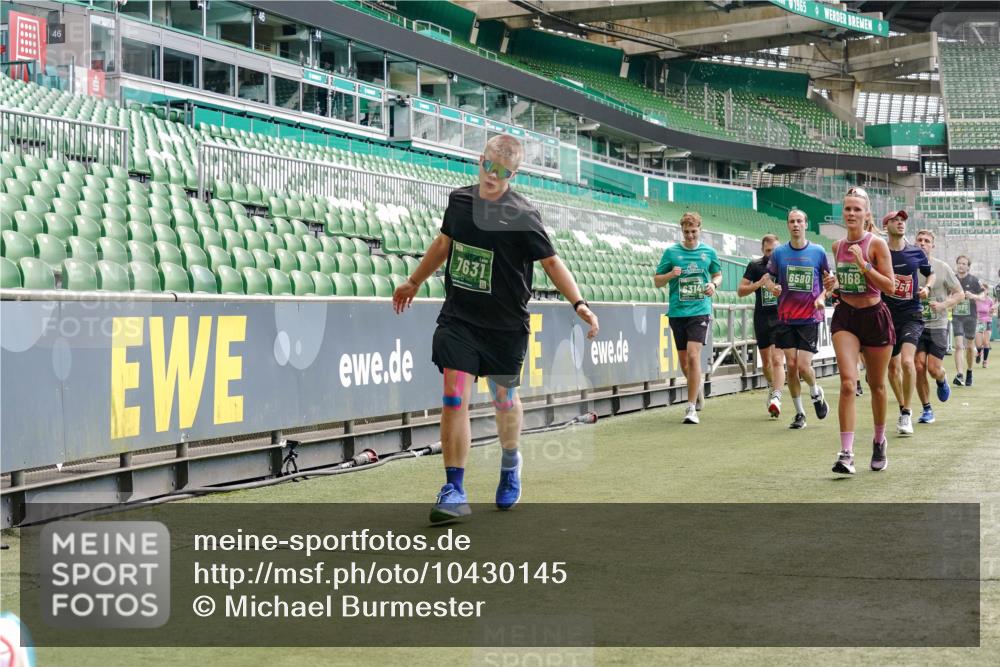 13.09.2026 - 21. swb-Marathon Bremen Michael Burmester http://msf.ph/oto/10430145 13.09.2026 13:03:43 Laufen im Stadion 209, 210, 488, 534, 596, 725, 762, 881, 936, 940, 1014, 1343, 1458, 1460, 1479, 1611, 1649, 1653, 1771, 2223, 2276, 2364, 2369, 2421, 2434, 2513, 2625, 2668, 2779, 2851, 2872, 2891, 2900, 2934, 2977, 3028, 3114, 3135, 3258, 3360, 3402, 3425, 3454, 3460, 3496, 3510, 3521, 3576, 3579, 3585, 3597, 3603, 3618, 3721, 3796, 3846, 3852, 3859, 3893, 3909, 3938, 3970, 3983, 4000, 4077, 4133, 4506, 4558, 242 meine-sportfotos.de