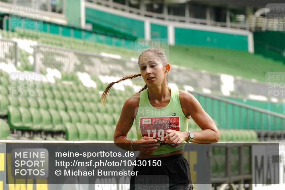 13.09.2026 - 21. swb-Marathon Bremen Michael Burmester http://msf.ph/oto/10430150 13.09.2026 12:16:35 Laufen im Stadion 1028, 1190, 1192, 1263, 1670, 1766, 1997, 317, 443, 796, 1149 meine-sportfotos.de