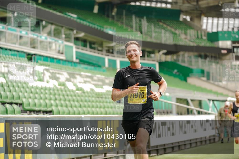13.09.2026 - 21. swb-Marathon Bremen Michael Burmester http://msf.ph/oto/10430165 13.09.2026 10:21:25 Laufen im Stadion 10244, 10261, 10262, 10818, 10961, 10994, 11067, 11068, 11083, 11142, 11176, 11418, 11512, 11619, 11738, 11854, 11916, 11944, 11964, 12289, 12324, 12358, 12413, 12456, 12513, 12520, 12540, 13505, 13514, 13535, 13540, 13548, 13551, 13558, 13559, 13560, 13568, 13575, 13583, 13588, 13590, 13601, 13605, 13606, 13608, 13610, 13619, 13633, 13636, 13637, 12457, 12458, 13504, 13510, 13517, 13522, 13533, 13536, 13542, 13543, 13554, 13561, 13564, 13579, 13623 meine-sportfotos.de