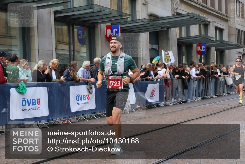 13.09.2026 - 21. swb-Marathon Bremen Strokosch-Dieckow http://msf.ph/oto/10430168 13.09.2026 13:10:09 Ziel 604, 640, 1181, 1277, 1554, 2605, 3959, 4727, 5152, 5532, 5620, 6267, 7881, 8033, 8064, 8709, 538, 567, 623, 957, 1723, 1975, 2020, 4781, 5627, 8835, 9277, 9804, 9817 meine-sportfotos.de