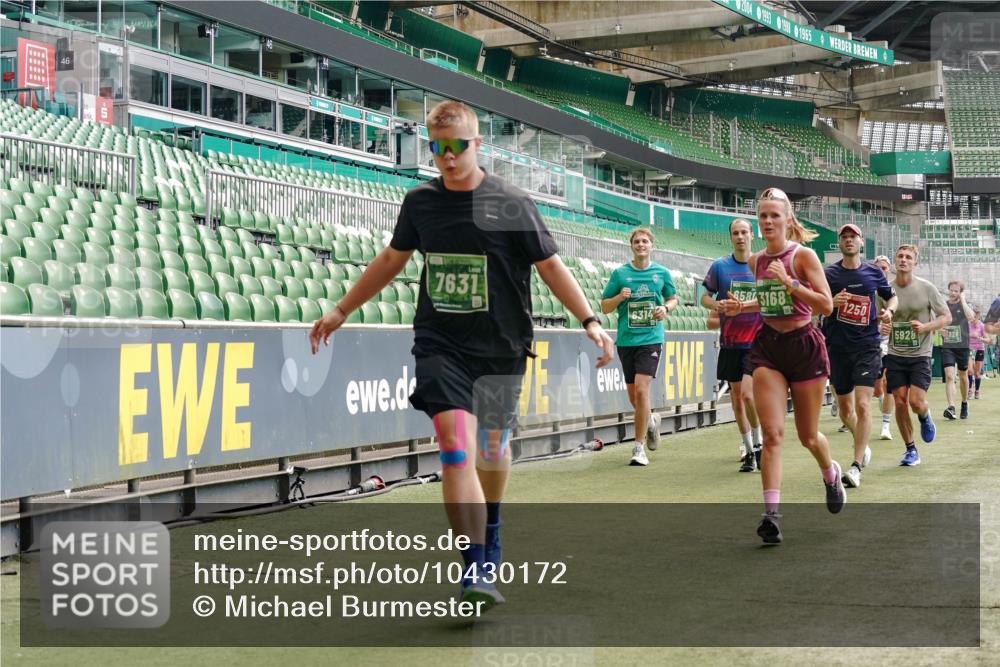 13.09.2026 - 21. swb-Marathon Bremen Michael Burmester http://msf.ph/oto/10430172 13.09.2026 13:03:44 Laufen im Stadion 209, 210, 488, 534, 596, 725, 762, 881, 936, 940, 1014, 1343, 1458, 1460, 1479, 1611, 1649, 1653, 1771, 2223, 2276, 2364, 2369, 2421, 2434, 2513, 2625, 2668, 2779, 2851, 2872, 2891, 2900, 2934, 2977, 3028, 3114, 3135, 3258, 3360, 3402, 3425, 3454, 3460, 3496, 3510, 3521, 3576, 3579, 3585, 3597, 3603, 3618, 3721, 3796, 3846, 3852, 3859, 3893, 3909, 3938, 3970, 3983, 4000, 4077, 4133, 4506, 4558, 242 meine-sportfotos.de