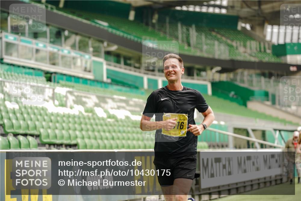 13.09.2026 - 21. swb-Marathon Bremen Michael Burmester http://msf.ph/oto/10430175 13.09.2026 10:21:25 Laufen im Stadion 10244, 10261, 10262, 10818, 10961, 10994, 11067, 11068, 11083, 11142, 11176, 11418, 11512, 11619, 11738, 11854, 11916, 11944, 11964, 12289, 12324, 12358, 12413, 12456, 12513, 12520, 12540, 13505, 13514, 13535, 13540, 13548, 13551, 13558, 13559, 13560, 13568, 13575, 13583, 13588, 13590, 13601, 13605, 13606, 13608, 13610, 13619, 13633, 13636, 13637, 12457, 12458, 13504, 13510, 13517, 13522, 13533, 13536, 13542, 13543, 13554, 13561, 13564, 13579, 13623 meine-sportfotos.de