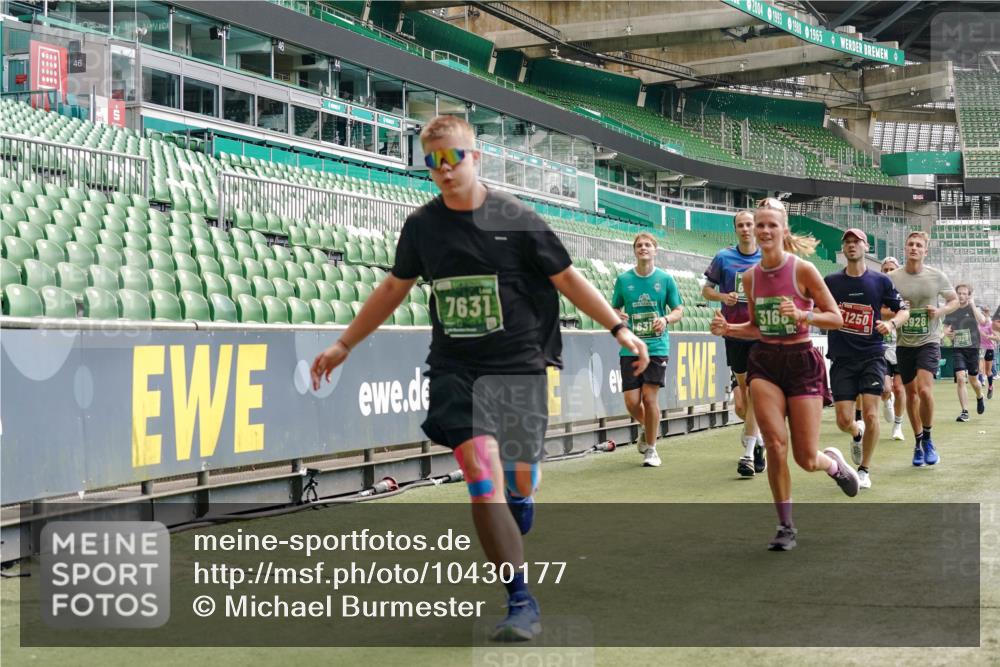 13.09.2026 - 21. swb-Marathon Bremen Michael Burmester http://msf.ph/oto/10430177 13.09.2026 13:03:44 Laufen im Stadion 209, 210, 488, 534, 596, 725, 762, 881, 936, 940, 1014, 1343, 1458, 1460, 1479, 1611, 1649, 1653, 1771, 2223, 2276, 2364, 2369, 2421, 2434, 2513, 2625, 2668, 2779, 2851, 2872, 2891, 2900, 2934, 2977, 3028, 3114, 3135, 3258, 3360, 3402, 3425, 3454, 3460, 3496, 3510, 3521, 3576, 3579, 3585, 3597, 3603, 3618, 3721, 3796, 3846, 3852, 3859, 3893, 3909, 3938, 3970, 3983, 4000, 4077, 4133, 4506, 4558, 242 meine-sportfotos.de