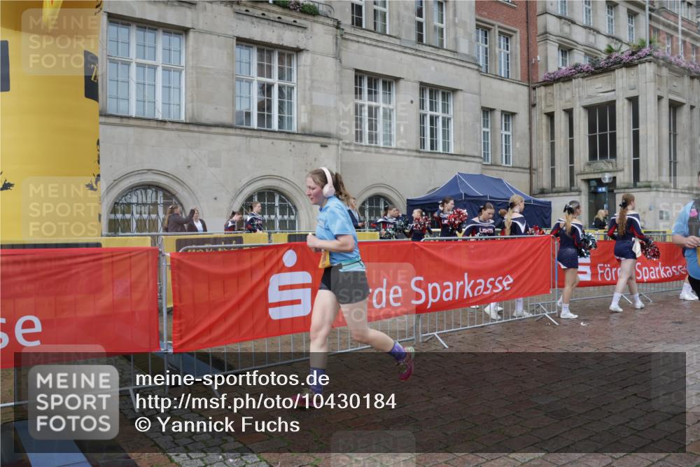 13.09.2026 - Kiel Lauf Yannick Fuchs http://msf.ph/oto/10430184 13.09.2026 11:12:19 Ziel 1000, 1580, 1782, 2118, 5249, 6051, 6053, 2950, 3580, 5156, 5227, 5387, 6053, 6965, 9296, 9572, 9661, 10397, 11713, 625, 1602, 2968, 3598, 9300, 9571, 11599, 12396, 141, 3580, 5156, 6729, 9260, 11756, 12053 meine-sportfotos.de