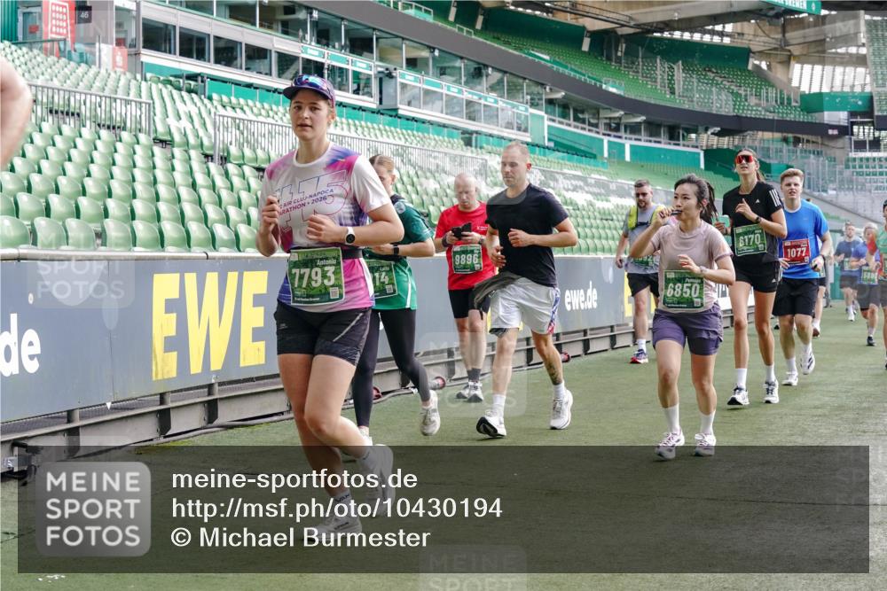 13.09.2026 - 21. swb-Marathon Bremen Michael Burmester http://msf.ph/oto/10430194 13.09.2026 13:27:41 Laufen im Stadion 111, 186, 202, 357, 364, 390, 478, 597, 726, 829, 833, 888, 925, 1077, 1220, 1412, 1473, 1496, 1608, 1700, 1769, 1958, 1961, 1984, 2236, 2273, 2309, 2388, 2404, 2428, 2502, 2507, 2542, 2574, 2576, 2582, 2592, 2725, 2748, 2817, 2875, 2876, 2923, 2965, 3045, 3047, 3050, 3061, 3073, 3084, 3184, 3219, 3359, 3540, 3589, 3592, 3629, 3694, 3756, 3826, 3885, 3907, 3978, 4108, 4238, 4457, 4660 meine-sportfotos.de