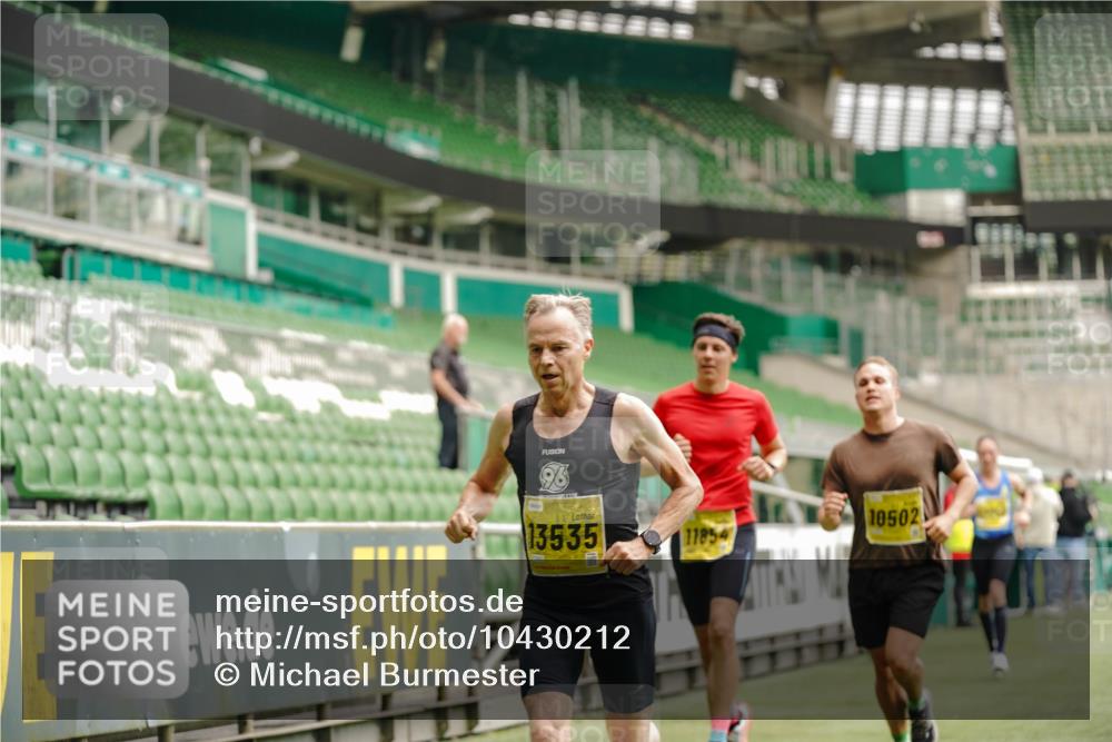13.09.2026 - 21. swb-Marathon Bremen Michael Burmester http://msf.ph/oto/10430212 13.09.2026 10:21:28 Laufen im Stadion 10244, 10261, 10262, 10818, 10961, 10994, 11067, 11068, 11083, 11142, 11176, 11418, 11512, 11619, 11738, 11854, 11916, 11944, 11964, 12289, 12324, 12358, 12413, 12456, 12513, 12520, 12540, 13505, 13514, 13535, 13540, 13548, 13551, 13558, 13559, 13568, 13575, 13583, 13587, 13588, 13590, 13601, 13605, 13606, 13608, 13610, 13619, 13633, 13636, 13637, 12457, 12458, 13504, 13510, 13522, 13533, 13534, 13536, 13542, 13543, 13554, 13561, 13564, 13579, 13623 meine-sportfotos.de