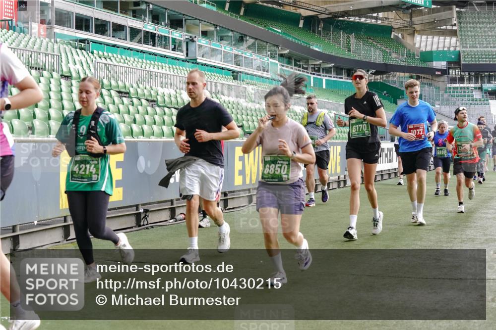 13.09.2026 - 21. swb-Marathon Bremen Michael Burmester http://msf.ph/oto/10430215 13.09.2026 13:27:42 Laufen im Stadion 111, 186, 357, 364, 390, 478, 597, 726, 829, 833, 888, 925, 1077, 1220, 1298, 1412, 1473, 1496, 1608, 1700, 1769, 1958, 1961, 1984, 2236, 2273, 2309, 2388, 2404, 2428, 2502, 2507, 2542, 2574, 2576, 2582, 2592, 2725, 2748, 2817, 2875, 2876, 2923, 2965, 3045, 3050, 3061, 3073, 3084, 3184, 3219, 3540, 3589, 3592, 3629, 3694, 3756, 3826, 3885, 3907, 3978, 4108, 4238, 4457, 4660 meine-sportfotos.de