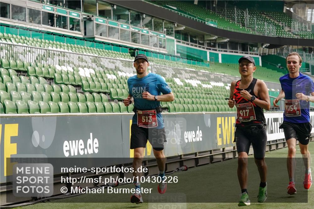 13.09.2026 - 21. swb-Marathon Bremen Michael Burmester http://msf.ph/oto/10430226 13.09.2026 12:17:15 Laufen im Stadion 513, 917, 1154, 1190, 1192, 1263, 245, 317, 540, 796, 822, 1149 meine-sportfotos.de
