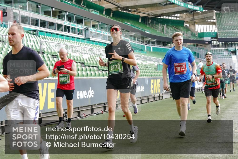 13.09.2026 - 21. swb-Marathon Bremen Michael Burmester http://msf.ph/oto/10430254 13.09.2026 13:27:44 Laufen im Stadion 111, 186, 357, 364, 390, 478, 597, 726, 829, 833, 888, 925, 1077, 1220, 1298, 1412, 1473, 1496, 1608, 1700, 1741, 1769, 1958, 1961, 1984, 2236, 2273, 2309, 2388, 2404, 2428, 2472, 2502, 2507, 2542, 2574, 2576, 2582, 2592, 2725, 2743, 2748, 2817, 2875, 2876, 2923, 2965, 3045, 3050, 3061, 3073, 3084, 3184, 3219, 3540, 3589, 3592, 3629, 3694, 3756, 3826, 3853, 3885, 3907, 3978, 4108, 4238, 4457, 4660 meine-sportfotos.de