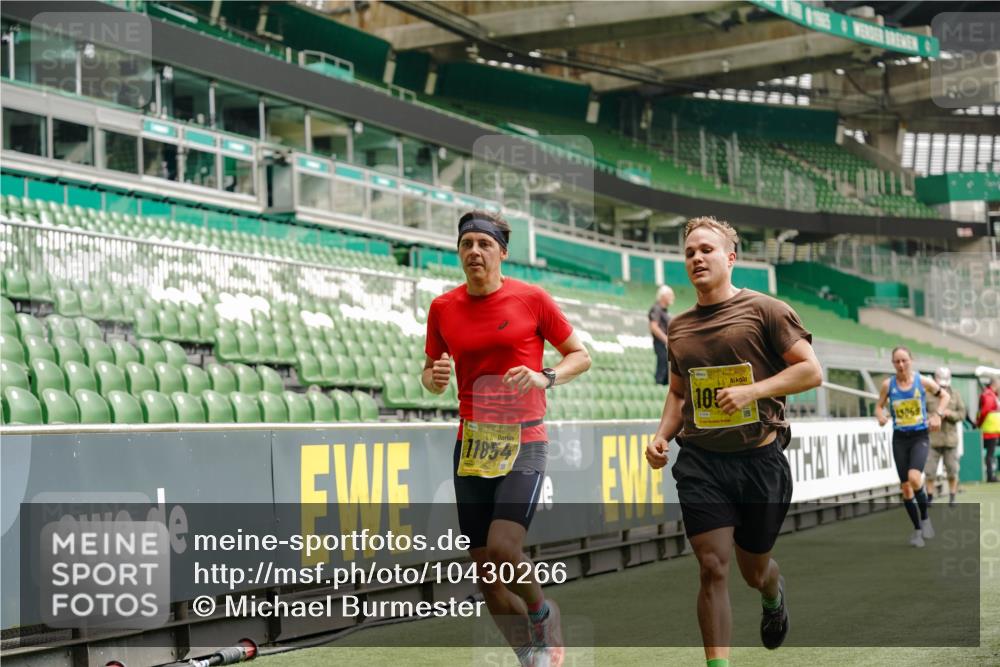 13.09.2026 - 21. swb-Marathon Bremen Michael Burmester http://msf.ph/oto/10430266 13.09.2026 10:21:30 Laufen im Stadion 10244, 10261, 10262, 10302, 10818, 10961, 10994, 11067, 11068, 11083, 11142, 11176, 11418, 11512, 11619, 11738, 11854, 11916, 11944, 11964, 12289, 12324, 12358, 12413, 12456, 12513, 12520, 12540, 13505, 13514, 13535, 13540, 13548, 13551, 13558, 13559, 13568, 13575, 13583, 13587, 13588, 13590, 13601, 13605, 13606, 13608, 13619, 13633, 13636, 13637, 12457, 12458, 13504, 13510, 13522, 13533, 13534, 13536, 13542, 13543, 13554, 13561, 13564, 13579 meine-sportfotos.de