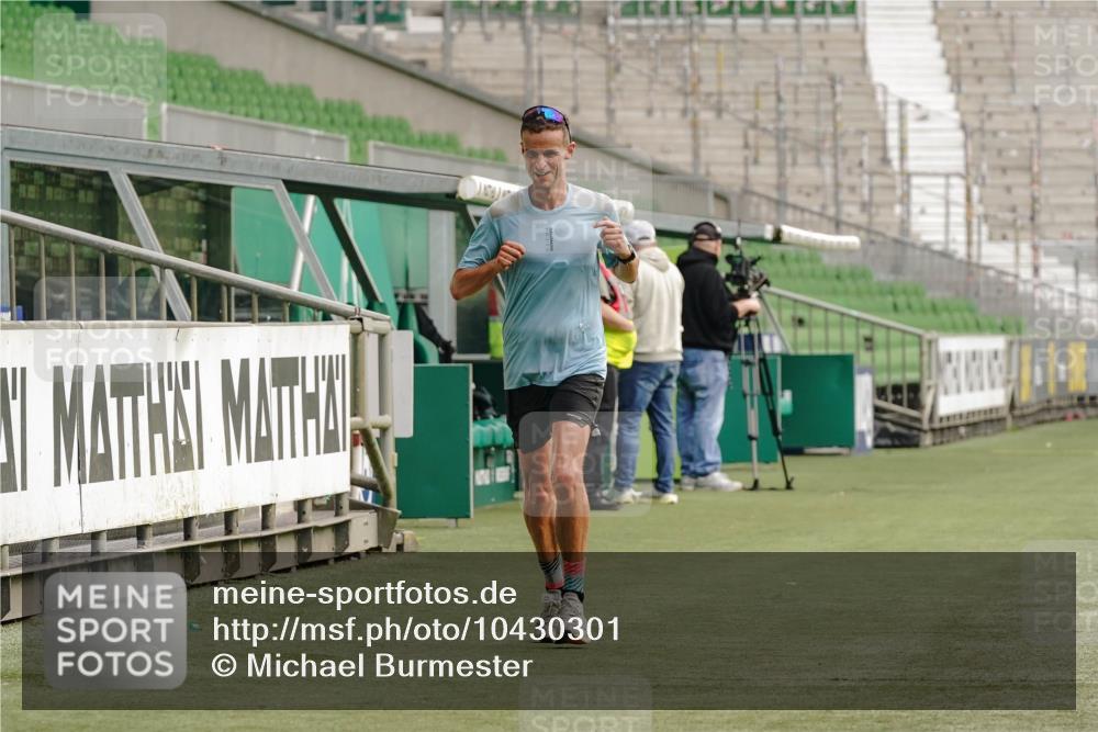 13.09.2026 - 21. swb-Marathon Bremen Michael Burmester http://msf.ph/oto/10430301 13.09.2026 12:20:14 Laufen im Stadion 634, 1957, 513, 917, 1028, 1154, 1190, 1192, 1263 meine-sportfotos.de