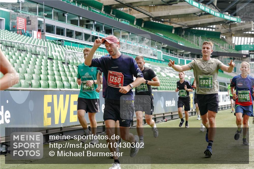13.09.2026 - 21. swb-Marathon Bremen Michael Burmester http://msf.ph/oto/10430302 13.09.2026 13:03:47 Laufen im Stadion 209, 210, 488, 534, 565, 596, 725, 762, 881, 936, 940, 1014, 1343, 1373, 1458, 1460, 1479, 1611, 1649, 1653, 1771, 2223, 2276, 2364, 2369, 2421, 2434, 2513, 2625, 2668, 2779, 2851, 2872, 2891, 2900, 2934, 2957, 2977, 3028, 3114, 3135, 3217, 3258, 3360, 3402, 3419, 3425, 3454, 3460, 3496, 3510, 3521, 3576, 3579, 3585, 3597, 3603, 3618, 3721, 3796, 3846, 3852, 3859, 3893, 3909, 3938, 3970, 3983, 4077, 4133, 4506, 4558, 242 meine-sportfotos.de