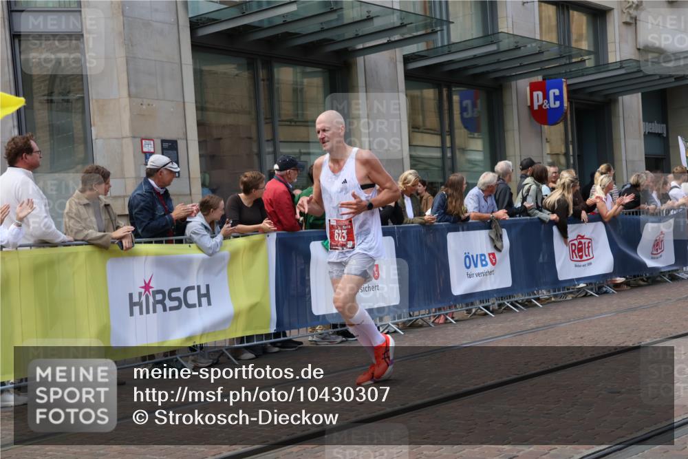 13.09.2026 - 21. swb-Marathon Bremen Strokosch-Dieckow http://msf.ph/oto/10430307 13.09.2026 13:10:16 Ziel 604, 640, 1181, 1277, 1498, 1554, 2347, 2605, 3959, 4727, 5066, 5152, 5532, 5620, 5648, 6267, 7881, 8033, 8709, 538, 623, 957, 2020, 3959, 4781, 5627, 8064, 8709, 9817 meine-sportfotos.de