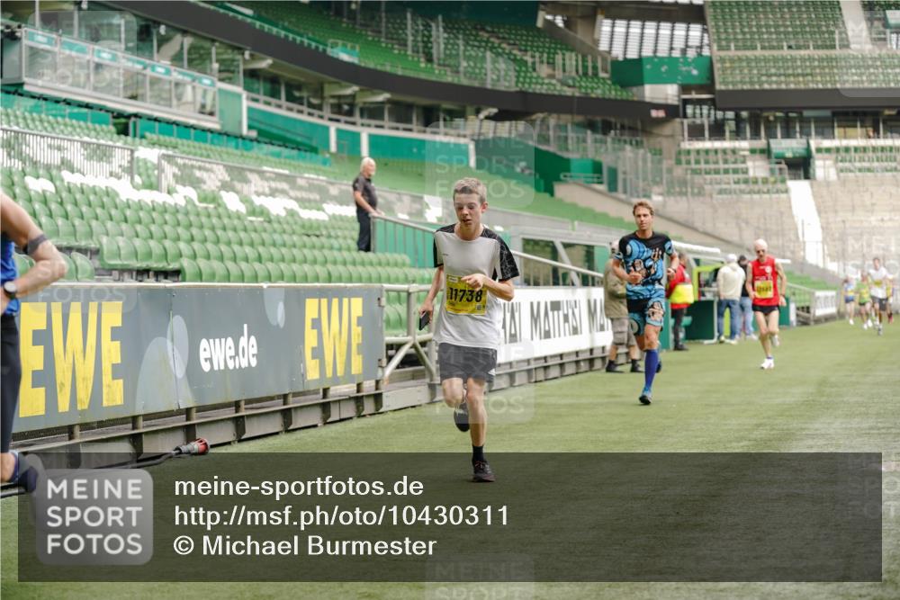 13.09.2026 - 21. swb-Marathon Bremen Michael Burmester http://msf.ph/oto/10430311 13.09.2026 10:21:34 Laufen im Stadion 10244, 10261, 10262, 10302, 10818, 10926, 10961, 10994, 11067, 11068, 11083, 11142, 11176, 11454, 11512, 11619, 11738, 11854, 11916, 11944, 11964, 12289, 12324, 12413, 12456, 12513, 12520, 12540, 13505, 13514, 13535, 13540, 13548, 13551, 13558, 13559, 13568, 13575, 13583, 13587, 13588, 13590, 13605, 13606, 13608, 13619, 13633, 13636, 13637, 12457, 12458, 13504, 13510, 13522, 13533, 13534, 13536, 13543, 13554, 13561, 13564, 13579 meine-sportfotos.de