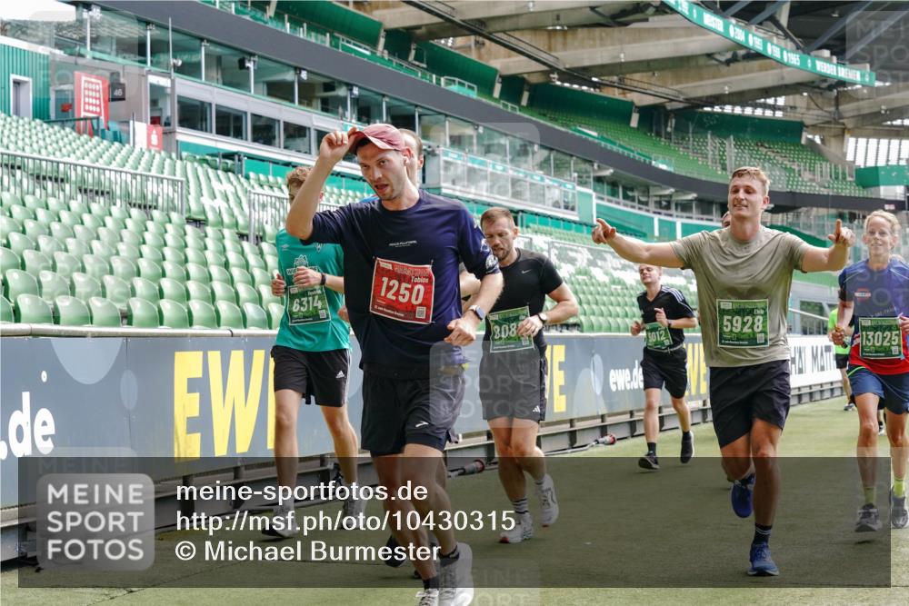 13.09.2026 - 21. swb-Marathon Bremen Michael Burmester http://msf.ph/oto/10430315 13.09.2026 13:03:47 Laufen im Stadion 209, 210, 488, 534, 565, 596, 725, 762, 881, 936, 940, 1014, 1343, 1373, 1458, 1460, 1479, 1611, 1649, 1653, 1771, 2223, 2276, 2364, 2369, 2421, 2434, 2513, 2625, 2668, 2779, 2851, 2872, 2891, 2900, 2934, 2957, 2977, 3028, 3114, 3135, 3217, 3258, 3360, 3402, 3419, 3425, 3454, 3460, 3496, 3510, 3521, 3576, 3579, 3585, 3597, 3603, 3618, 3721, 3796, 3846, 3852, 3859, 3893, 3909, 3938, 3970, 3983, 4077, 4133, 4506, 4558, 242 meine-sportfotos.de
