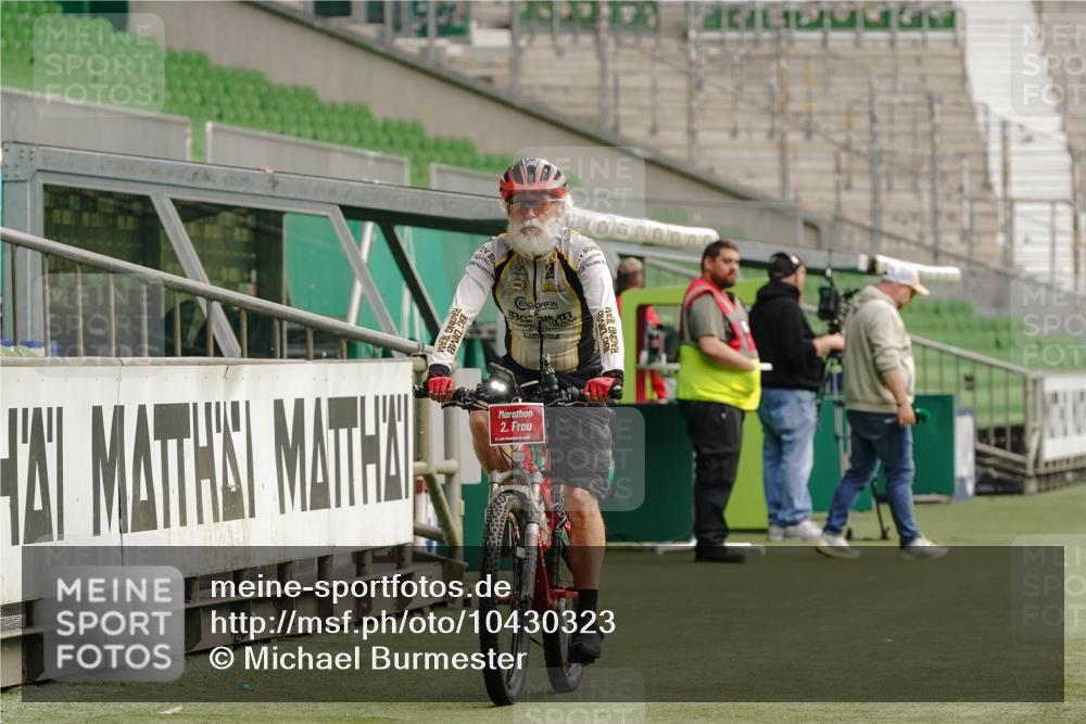 13.09.2026 - 21. swb-Marathon Bremen Michael Burmester http://msf.ph/oto/10430323 13.09.2026 12:20:34 Laufen im Stadion 634, 1957, 513, 917, 1154, 1190, 1192, 1263 meine-sportfotos.de