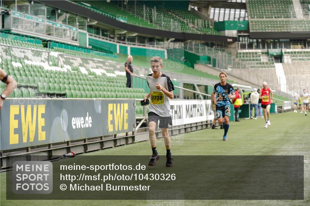 13.09.2026 - 21. swb-Marathon Bremen Michael Burmester http://msf.ph/oto/10430326 13.09.2026 10:21:34 Laufen im Stadion 10244, 10261, 10262, 10302, 10818, 10926, 10961, 10994, 11067, 11068, 11083, 11142, 11176, 11454, 11512, 11619, 11738, 11854, 11916, 11944, 11964, 12289, 12324, 12413, 12456, 12513, 12520, 12540, 13505, 13514, 13535, 13540, 13548, 13551, 13558, 13559, 13568, 13575, 13583, 13587, 13588, 13590, 13605, 13606, 13608, 13619, 13633, 13636, 13637, 12457, 12458, 13504, 13510, 13522, 13533, 13534, 13536, 13543, 13554, 13561, 13564, 13579 meine-sportfotos.de
