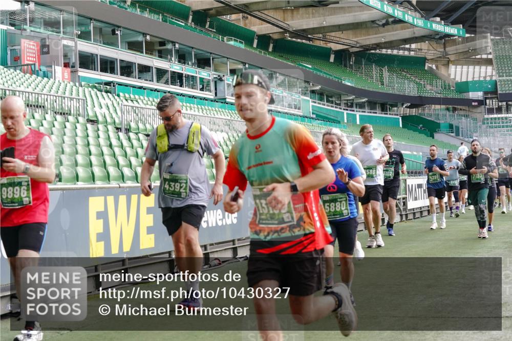 13.09.2026 - 21. swb-Marathon Bremen Michael Burmester http://msf.ph/oto/10430327 13.09.2026 13:27:46 Laufen im Stadion 111, 186, 357, 364, 390, 478, 597, 726, 829, 833, 888, 925, 1077, 1220, 1298, 1325, 1412, 1496, 1608, 1700, 1741, 1769, 1958, 1961, 1984, 2236, 2273, 2309, 2388, 2404, 2428, 2472, 2502, 2507, 2542, 2574, 2576, 2582, 2725, 2743, 2748, 2817, 2875, 2876, 2923, 2965, 3045, 3050, 3061, 3073, 3084, 3154, 3184, 3219, 3540, 3589, 3592, 3629, 3694, 3756, 3826, 3853, 3885, 3907, 3978, 4108, 4238, 4457, 4660 meine-sportfotos.de