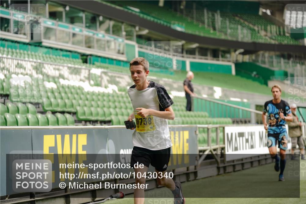 13.09.2026 - 21. swb-Marathon Bremen Michael Burmester http://msf.ph/oto/10430340 13.09.2026 10:21:35 Laufen im Stadion 10244, 10261, 10262, 10302, 10818, 10926, 10961, 10994, 11067, 11068, 11083, 11142, 11176, 11454, 11512, 11619, 11738, 11854, 11916, 11944, 11964, 12289, 12324, 12413, 12456, 12513, 12520, 12538, 12540, 13505, 13514, 13535, 13539, 13540, 13548, 13551, 13558, 13559, 13568, 13575, 13583, 13587, 13588, 13590, 13605, 13606, 13608, 13619, 13633, 13636, 13637, 12457, 12458, 13504, 13510, 13522, 13533, 13534, 13536, 13543, 13554, 13561, 13564, 13579 meine-sportfotos.de