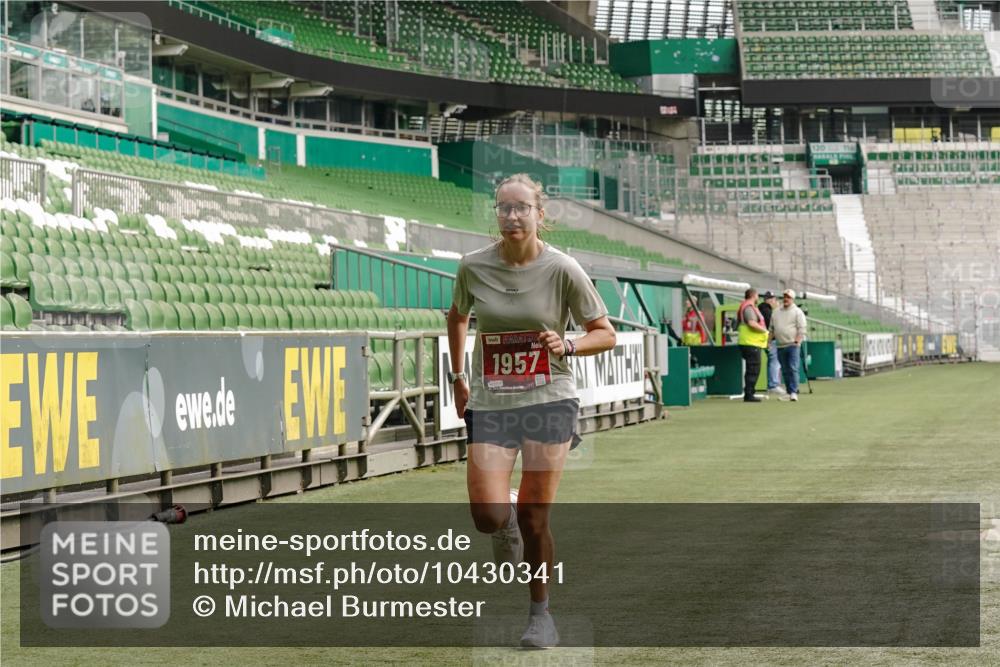 13.09.2026 - 21. swb-Marathon Bremen Michael Burmester http://msf.ph/oto/10430341 13.09.2026 12:20:43 Laufen im Stadion 634, 642, 1957, 513, 917, 1154, 1190, 1192, 1263 meine-sportfotos.de