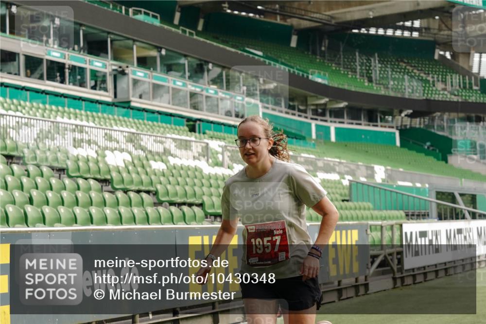 13.09.2026 - 21. swb-Marathon Bremen Michael Burmester http://msf.ph/oto/10430348 13.09.2026 12:20:44 Laufen im Stadion 634, 642, 1957, 513, 917, 1154, 1190, 1192, 1263 meine-sportfotos.de