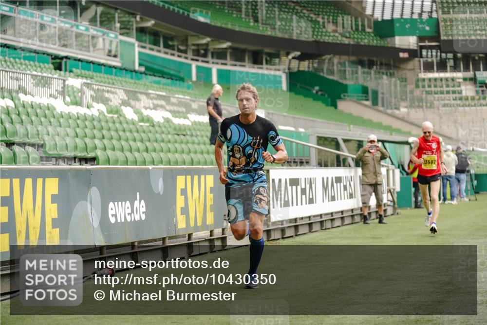 13.09.2026 - 21. swb-Marathon Bremen Michael Burmester http://msf.ph/oto/10430350 13.09.2026 10:21:36 Laufen im Stadion 10244, 10261, 10262, 10302, 10818, 10926, 10961, 10994, 11067, 11068, 11083, 11142, 11176, 11338, 11454, 11512, 11619, 11738, 11854, 11916, 11944, 11964, 12289, 12324, 12413, 12456, 12513, 12520, 12538, 12540, 13505, 13514, 13535, 13539, 13540, 13548, 13551, 13558, 13559, 13568, 13575, 13583, 13587, 13588, 13590, 13605, 13606, 13608, 13619, 13633, 13636, 13637, 12457, 12458, 13504, 13510, 13522, 13533, 13534, 13536, 13543, 13554, 13561, 13564, 13579 meine-sportfotos.de