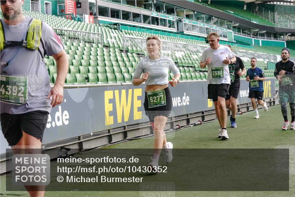 13.09.2026 - 21. swb-Marathon Bremen Michael Burmester http://msf.ph/oto/10430352 13.09.2026 13:27:48 Laufen im Stadion 111, 186, 357, 364, 390, 478, 597, 726, 829, 833, 888, 925, 1077, 1220, 1298, 1325, 1412, 1496, 1608, 1700, 1741, 1769, 1958, 1961, 1984, 2236, 2273, 2309, 2388, 2404, 2428, 2472, 2502, 2507, 2542, 2574, 2576, 2582, 2725, 2743, 2748, 2817, 2875, 2876, 2923, 2965, 3045, 3050, 3061, 3073, 3084, 3154, 3184, 3219, 3540, 3589, 3592, 3629, 3694, 3756, 3826, 3853, 3885, 3907, 3978, 4108, 4238, 4457, 4660 meine-sportfotos.de
