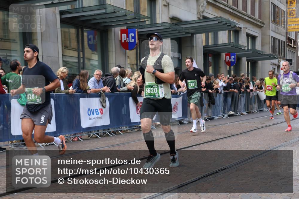 13.09.2026 - 21. swb-Marathon Bremen Strokosch-Dieckow http://msf.ph/oto/10430365 13.09.2026 13:10:19 Ziel 640, 1181, 1277, 1385, 1498, 1554, 2347, 2605, 4727, 5066, 5152, 5155, 5387, 5620, 5648, 6267, 7881, 8033, 9659, 13248, 538, 604, 623, 957, 2020, 3959, 4781, 5532, 5627, 8033, 8064, 8709, 9817 meine-sportfotos.de