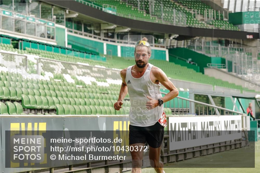 13.09.2026 - 21. swb-Marathon Bremen Michael Burmester http://msf.ph/oto/10430372 13.09.2026 12:21:24 Laufen im Stadion 634, 642, 1957, 513, 917, 1154, 1190, 1238 meine-sportfotos.de