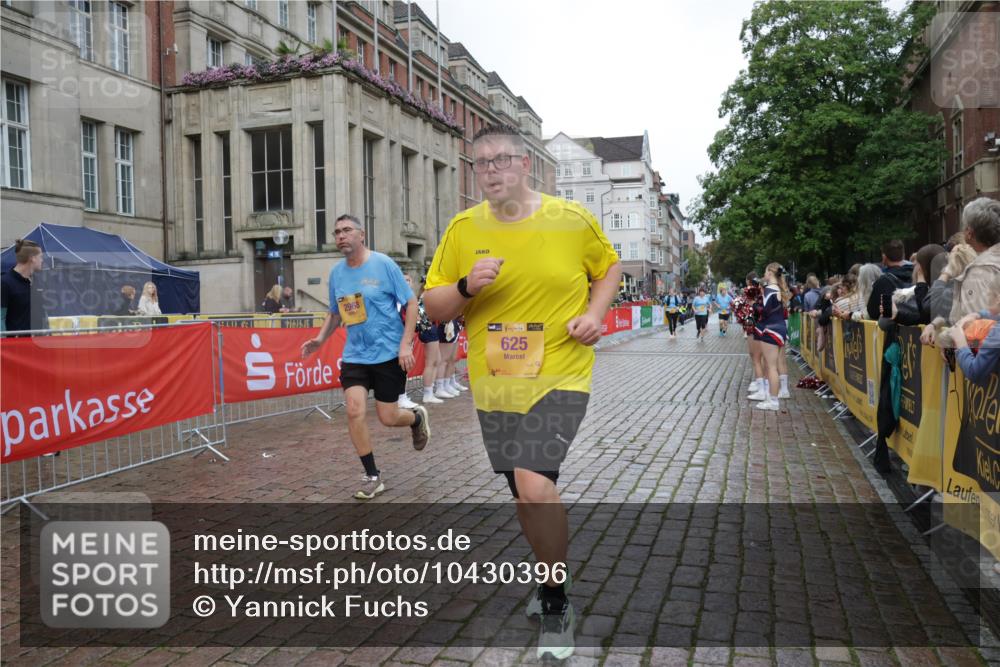 13.09.2026 - Kiel Lauf Yannick Fuchs http://msf.ph/oto/10430396 13.09.2026 11:13:00 Ziel 1168, 3622, 5061, 7065, 11369, 625, 1602, 2827, 2968, 3598, 4461, 4899, 5027, 9300, 9571, 9799, 11599, 12193, 12396, 2696, 3882, 5472, 625, 1000, 1580, 1782, 2968 meine-sportfotos.de