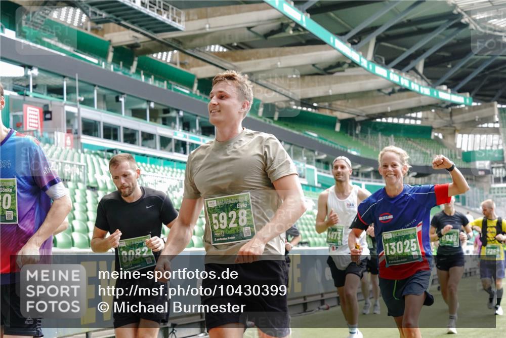 13.09.2026 - 21. swb-Marathon Bremen Michael Burmester http://msf.ph/oto/10430399 13.09.2026 13:03:48 Laufen im Stadion 209, 210, 488, 534, 565, 596, 725, 762, 881, 936, 940, 1014, 1343, 1373, 1458, 1460, 1479, 1611, 1649, 1653, 1771, 2223, 2276, 2364, 2369, 2421, 2434, 2513, 2625, 2668, 2779, 2851, 2872, 2891, 2900, 2934, 2957, 2977, 3028, 3114, 3135, 3217, 3258, 3360, 3402, 3419, 3425, 3454, 3460, 3496, 3510, 3521, 3576, 3579, 3585, 3597, 3603, 3618, 3721, 3796, 3846, 3852, 3859, 3893, 3909, 3938, 3970, 3983, 4077, 4133, 4506, 4558, 242 meine-sportfotos.de