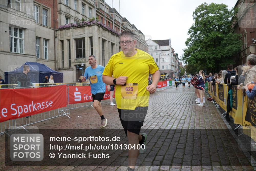 13.09.2026 - Kiel Lauf Yannick Fuchs http://msf.ph/oto/10430400 13.09.2026 11:13:01 Ziel 1168, 3622, 5061, 7065, 11369, 625, 1168, 1602, 2827, 2968, 3598, 3622, 4461, 4899, 5027, 9300, 9571, 9799, 11599, 12193, 12396, 2696, 3882, 5472, 625, 1000, 1580, 1782, 2968 meine-sportfotos.de