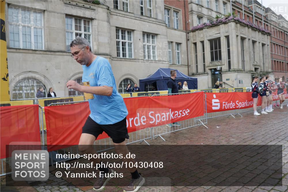 13.09.2026 - Kiel Lauf Yannick Fuchs http://msf.ph/oto/10430408 13.09.2026 11:13:02 Ziel 3882, 5061, 7065, 11369, 1168, 1602, 2827, 2968, 3598, 3622, 4461, 4899, 5027, 9300, 9571, 9799, 11599, 12193, 12396, 2696, 5472, 6237, 10432, 11666, 625, 2968 meine-sportfotos.de