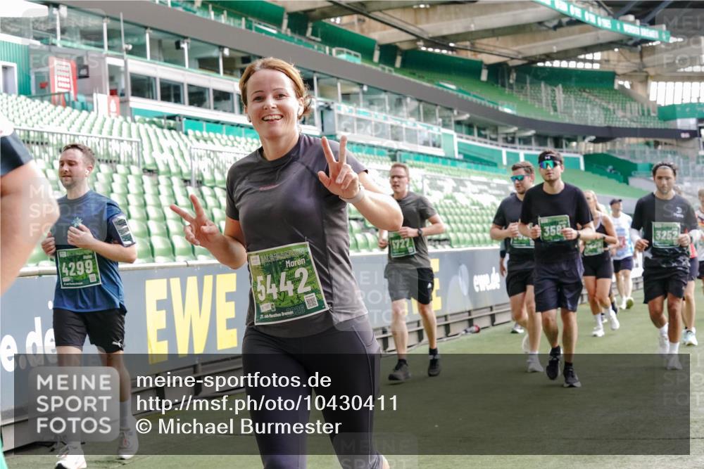13.09.2026 - 21. swb-Marathon Bremen Michael Burmester http://msf.ph/oto/10430411 13.09.2026 13:27:53 Laufen im Stadion 111, 186, 220, 357, 364, 390, 478, 597, 726, 829, 833, 888, 925, 1077, 1079, 1220, 1298, 1325, 1412, 1496, 1608, 1700, 1741, 1769, 1958, 1961, 1984, 2236, 2273, 2309, 2365, 2388, 2404, 2428, 2472, 2502, 2507, 2542, 2574, 2576, 2582, 2593, 2725, 2743, 2748, 2875, 2876, 2923, 2965, 3045, 3050, 3061, 3073, 3084, 3154, 3184, 3219, 3540, 3589, 3592, 3694, 3756, 3826, 3853, 3885, 3907, 3978, 4108, 4238, 4457, 4660 meine-sportfotos.de