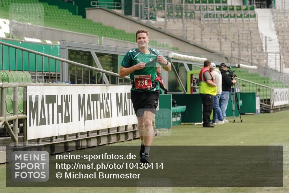 13.09.2026 - 21. swb-Marathon Bremen Michael Burmester http://msf.ph/oto/10430414 13.09.2026 12:22:16 Laufen im Stadion 129, 236, 642, 1957, 1238 meine-sportfotos.de