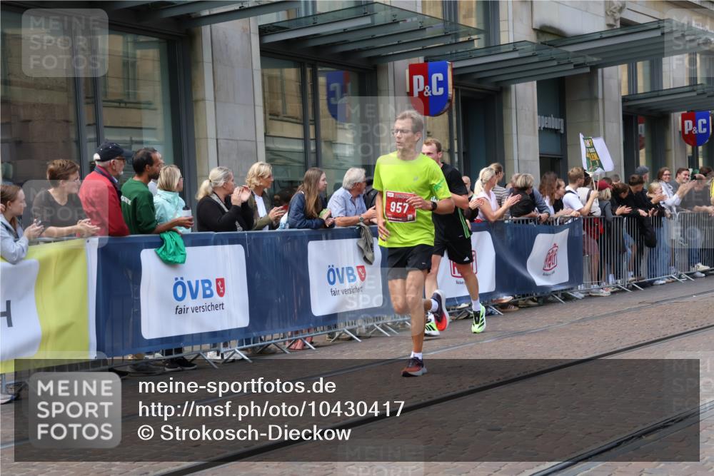 13.09.2026 - 21. swb-Marathon Bremen Strokosch-Dieckow http://msf.ph/oto/10430417 13.09.2026 13:10:23 Ziel 384, 640, 1181, 1385, 1498, 1554, 2347, 2605, 4023, 4727, 5066, 5152, 5155, 5168, 5314, 5387, 5620, 5648, 6267, 7115, 7136, 7881, 9659, 13248, 604, 623, 640, 957, 1277, 3959, 5532, 8033, 8064, 8709, 9817 meine-sportfotos.de