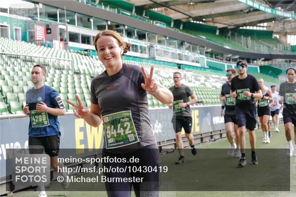 13.09.2026 - 21. swb-Marathon Bremen Michael Burmester http://msf.ph/oto/10430419 13.09.2026 13:27:53 Laufen im Stadion 111, 186, 220, 357, 364, 390, 478, 597, 726, 829, 833, 888, 925, 1077, 1079, 1220, 1298, 1325, 1412, 1496, 1608, 1700, 1741, 1769, 1958, 1961, 1984, 2236, 2273, 2309, 2365, 2388, 2404, 2428, 2472, 2502, 2507, 2542, 2574, 2576, 2582, 2593, 2725, 2743, 2748, 2875, 2876, 2923, 2965, 3045, 3050, 3061, 3073, 3084, 3154, 3184, 3219, 3540, 3589, 3592, 3694, 3756, 3826, 3853, 3885, 3907, 3978, 4108, 4238, 4457, 4660 meine-sportfotos.de