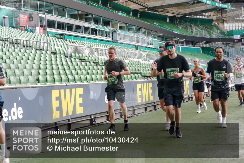 13.09.2026 - 21. swb-Marathon Bremen Michael Burmester http://msf.ph/oto/10430424 13.09.2026 13:27:53 Laufen im Stadion 111, 186, 220, 357, 364, 390, 478, 597, 726, 829, 833, 888, 925, 1077, 1079, 1220, 1298, 1325, 1412, 1496, 1608, 1700, 1741, 1769, 1958, 1961, 1984, 2236, 2273, 2309, 2365, 2388, 2404, 2428, 2472, 2502, 2507, 2542, 2574, 2576, 2582, 2593, 2725, 2743, 2748, 2875, 2876, 2923, 2965, 3045, 3050, 3061, 3073, 3084, 3154, 3184, 3219, 3540, 3589, 3592, 3694, 3756, 3826, 3853, 3885, 3907, 3978, 4108, 4238, 4457, 4660 meine-sportfotos.de