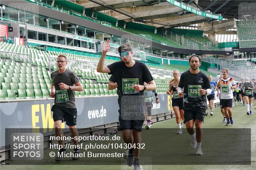 13.09.2026 - 21. swb-Marathon Bremen Michael Burmester http://msf.ph/oto/10430432 13.09.2026 13:27:54 Laufen im Stadion 111, 186, 220, 357, 364, 390, 478, 597, 726, 829, 833, 888, 925, 1077, 1079, 1220, 1298, 1325, 1412, 1496, 1608, 1700, 1741, 1769, 1958, 1961, 1984, 2236, 2273, 2309, 2365, 2388, 2404, 2428, 2472, 2502, 2507, 2542, 2574, 2582, 2593, 2725, 2743, 2748, 2875, 2876, 2923, 2965, 3045, 3050, 3061, 3073, 3084, 3154, 3184, 3219, 3540, 3589, 3592, 3694, 3756, 3826, 3853, 3885, 3907, 3978, 4108, 4238, 4457, 4660 meine-sportfotos.de