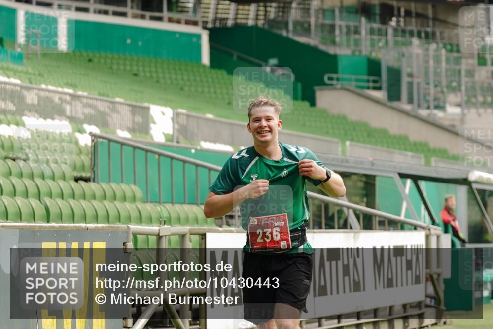 13.09.2026 - 21. swb-Marathon Bremen Michael Burmester http://msf.ph/oto/10430443 13.09.2026 12:22:18 Laufen im Stadion 129, 236, 642, 1957, 1238 meine-sportfotos.de