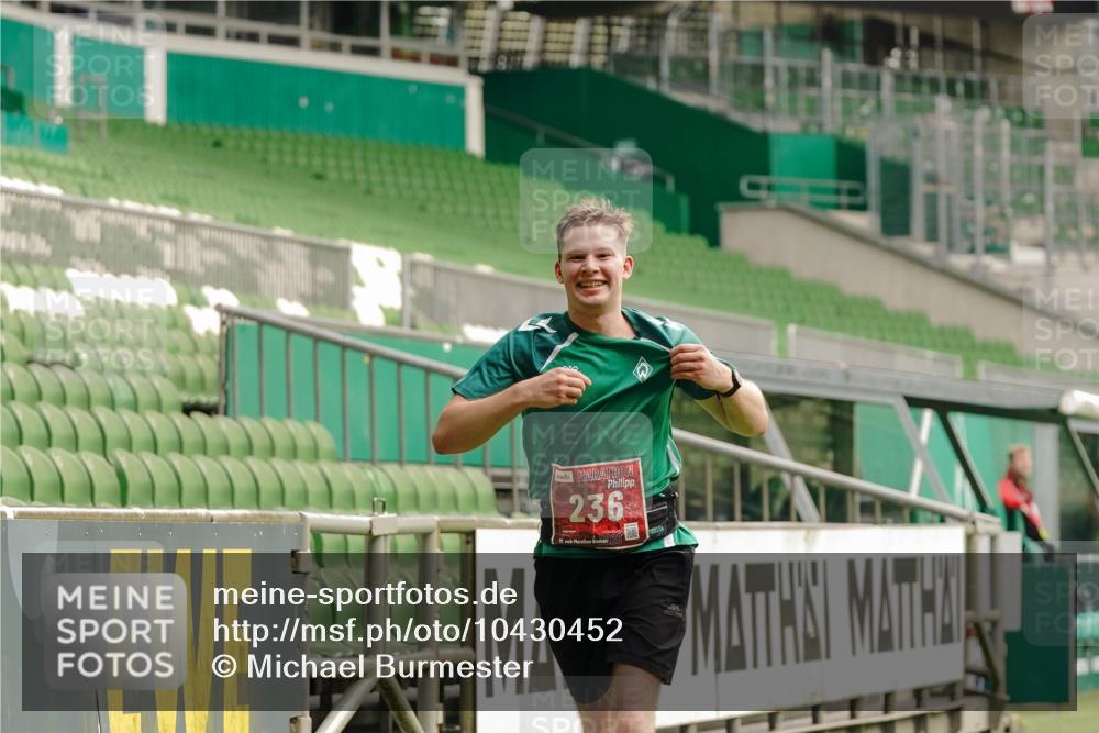 13.09.2026 - 21. swb-Marathon Bremen Michael Burmester http://msf.ph/oto/10430452 13.09.2026 12:22:19 Laufen im Stadion 129, 236, 642, 1957, 1238 meine-sportfotos.de