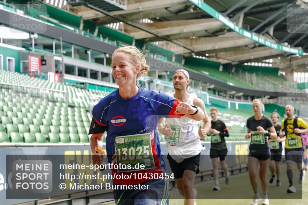13.09.2026 - 21. swb-Marathon Bremen Michael Burmester http://msf.ph/oto/10430454 13.09.2026 13:03:49 Laufen im Stadion 209, 210, 488, 534, 565, 596, 725, 762, 881, 936, 940, 1014, 1343, 1373, 1458, 1460, 1479, 1611, 1649, 1653, 1771, 2223, 2276, 2364, 2369, 2421, 2434, 2452, 2513, 2625, 2668, 2779, 2851, 2872, 2891, 2900, 2910, 2934, 2957, 2977, 3028, 3114, 3135, 3217, 3258, 3360, 3402, 3419, 3425, 3454, 3460, 3496, 3510, 3521, 3576, 3579, 3585, 3597, 3603, 3618, 3721, 3796, 3846, 3852, 3859, 3893, 3909, 3938, 3970, 3983, 4077, 4133, 4506, 4558, 242 meine-sportfotos.de