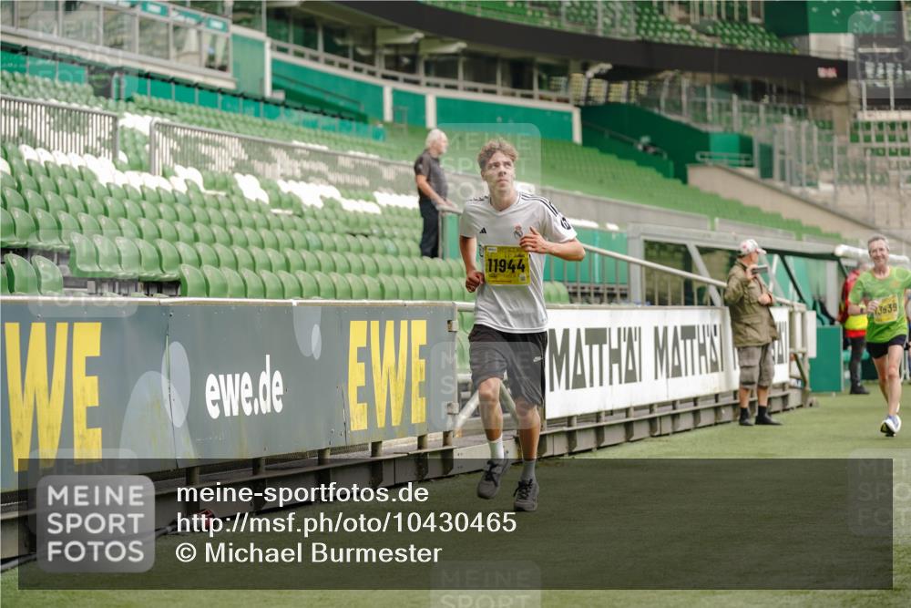13.09.2026 - 21. swb-Marathon Bremen Michael Burmester http://msf.ph/oto/10430465 13.09.2026 10:21:46 Laufen im Stadion 10244, 10261, 10262, 10302, 10818, 10926, 10961, 11067, 11068, 11083, 11142, 11176, 11338, 11454, 11619, 11738, 11854, 11916, 11944, 11964, 12003, 12289, 12324, 12456, 12513, 12520, 12538, 12540, 13507, 13514, 13535, 13539, 13548, 13551, 13553, 13558, 13559, 13568, 13575, 13583, 13587, 13588, 13590, 13606, 13608, 13619, 13636, 13637, 11652, 12457, 12458, 13504, 13522, 13533, 13534, 13536, 13543, 13554, 13561, 13564 meine-sportfotos.de