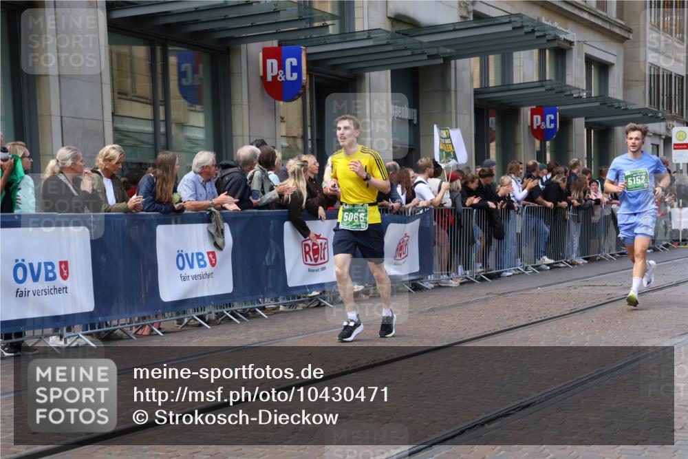 13.09.2026 - 21. swb-Marathon Bremen Strokosch-Dieckow http://msf.ph/oto/10430471 13.09.2026 13:10:25 Ziel 384, 1181, 1385, 1498, 1554, 2347, 2605, 4023, 4727, 5066, 5152, 5155, 5168, 5314, 5387, 5620, 5648, 6267, 7115, 7136, 7881, 9659, 13248, 604, 640, 957, 1277, 3959, 5532, 8033, 8064, 8709 meine-sportfotos.de
