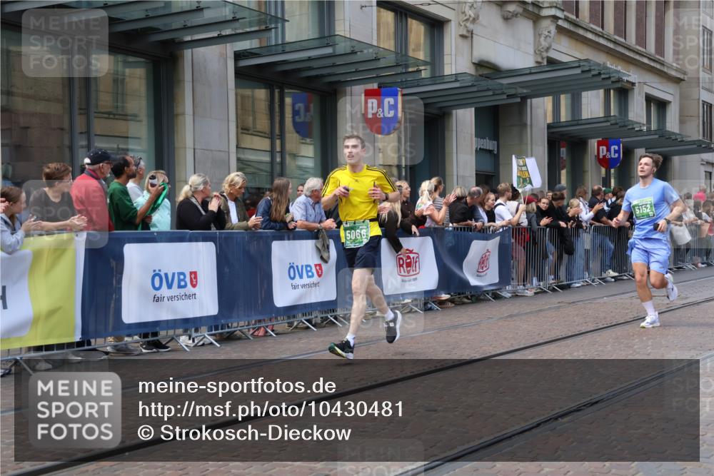 13.09.2026 - 21. swb-Marathon Bremen Strokosch-Dieckow http://msf.ph/oto/10430481 13.09.2026 13:10:25 Ziel 384, 1181, 1385, 1498, 1554, 2347, 2605, 4023, 4727, 5066, 5152, 5155, 5168, 5314, 5387, 5620, 5648, 6267, 7115, 7136, 7881, 9659, 13248, 604, 640, 957, 1277, 3959, 5532, 8033, 8064, 8709 meine-sportfotos.de