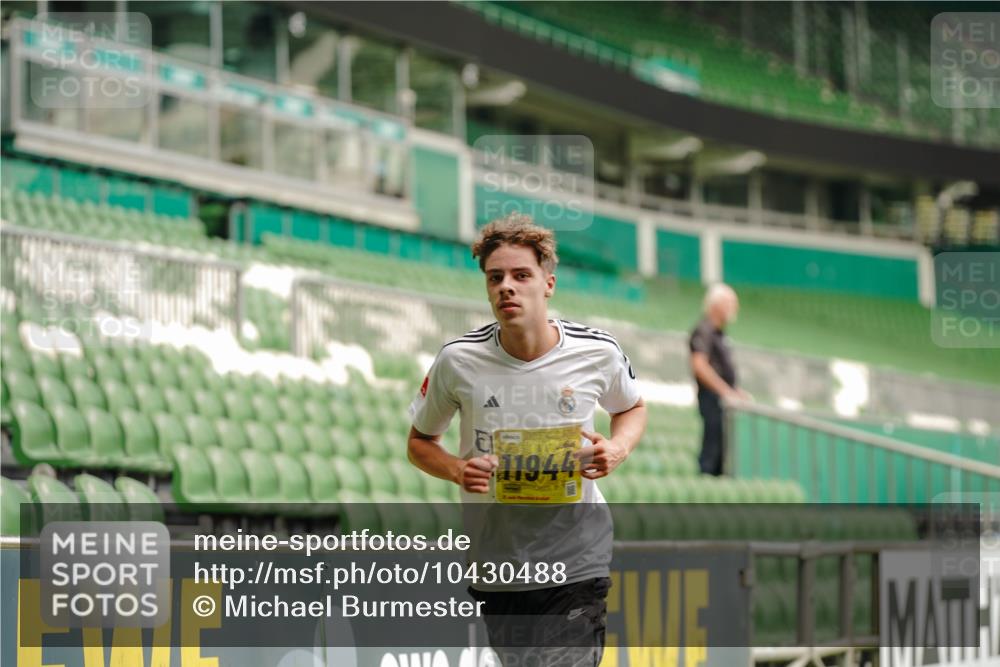 13.09.2026 - 21. swb-Marathon Bremen Michael Burmester http://msf.ph/oto/10430488 13.09.2026 10:21:47 Laufen im Stadion 10244, 10261, 10262, 10302, 10818, 10926, 10961, 11067, 11068, 11083, 11142, 11176, 11338, 11454, 11619, 11738, 11854, 11916, 11944, 11964, 12003, 12289, 12324, 12456, 12513, 12520, 12538, 12540, 13507, 13514, 13535, 13539, 13548, 13551, 13553, 13558, 13559, 13568, 13575, 13583, 13584, 13587, 13588, 13590, 13606, 13608, 13619, 13636, 13637, 11481, 11652, 12457, 12458, 13504, 13522, 13533, 13534, 13536, 13543, 13554, 13561, 13564 meine-sportfotos.de